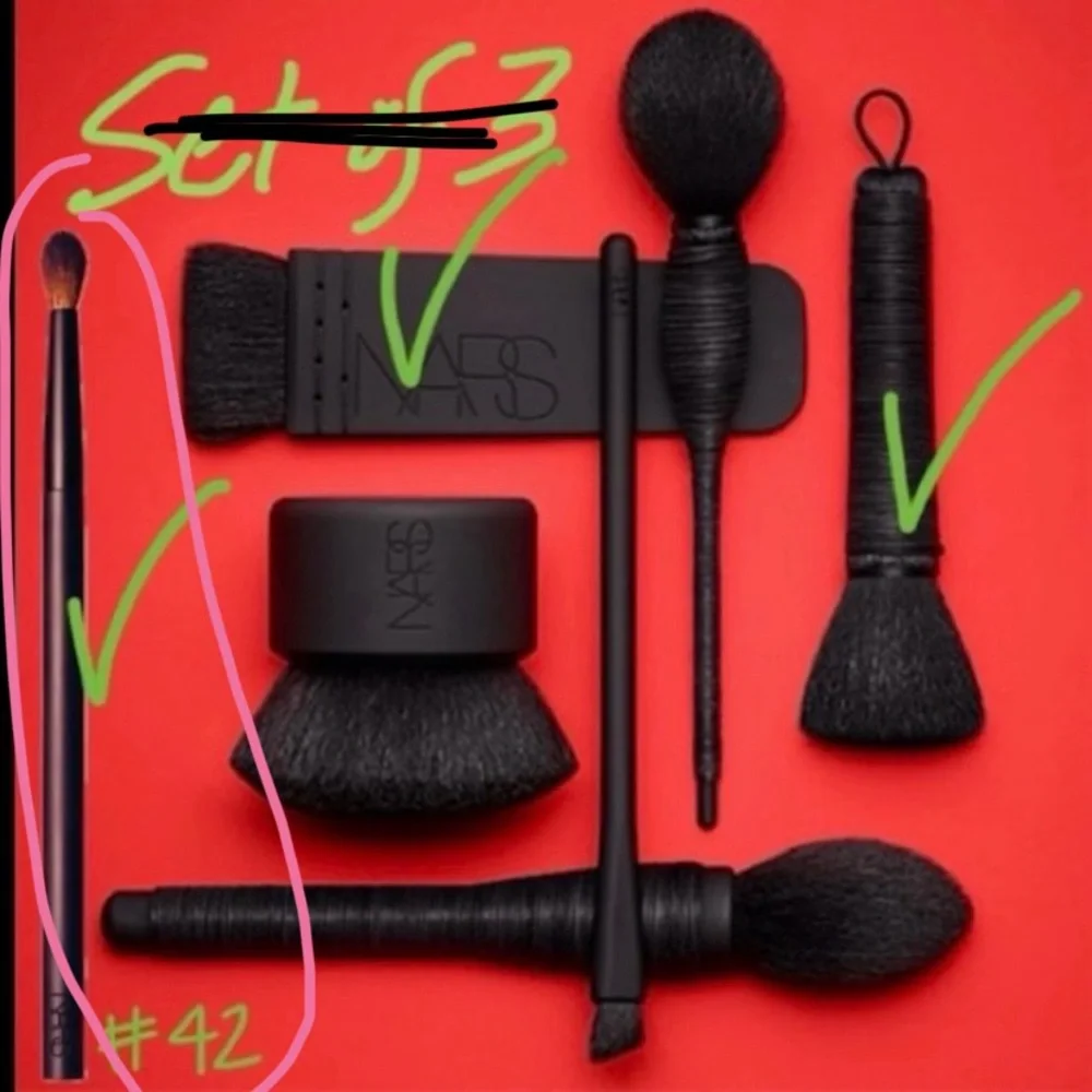 Nars Brush #42 Blending Eyeshadow Brush - NWT in Box